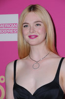 Elle Fanning Sweatshirt #2913734