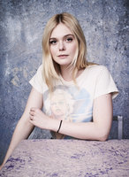 Elle Fanning t-shirt #3013972