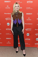 Elle Fanning Sweatshirt #3013988