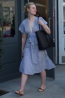 Elle Fanning Sweatshirt #3124603