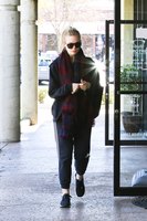 Elle Fanning Sweatshirt #3124799