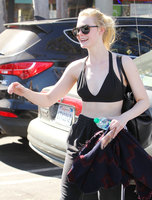 Elle Fanning Sweatshirt #3124807