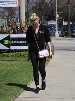 Elle Fanning Sweatshirt #3238483