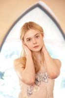 Elle Fanning mug #G2283378