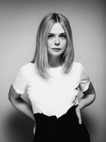Elle Fanning tote bag #G2295644