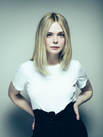 Elle Fanning tote bag #G2295645