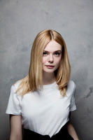 Elle Fanning tote bag #G2295657