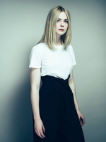 Elle Fanning Sweatshirt #3678411