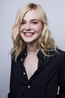 Elle Fanning longsleeve t-shirt #3678418