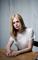 Elle Fanning longsleeve t-shirt #3678419