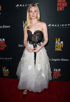 Elle Fanning tote bag #G2351580