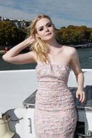 Elle Fanning tote bag #G2351583