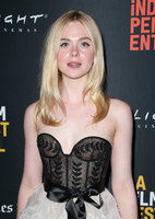 Elle Fanning Sweatshirt #3734335