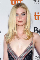 Elle Fanning tote bag #G2351601