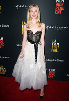 Elle Fanning tote bag #G2351602