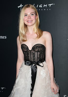 Elle Fanning tote bag #G2351617