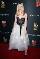 Elle Fanning Sweatshirt #3734373