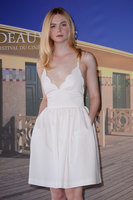 Elle Fanning mug #G2387006