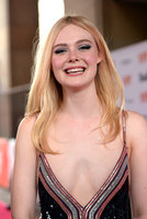 Elle Fanning mug #G2387037