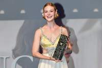 Elle Fanning mug #G2387046