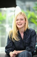 Elle Fanning longsleeve t-shirt #3769804