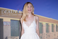 Elle Fanning tote bag #G2387069