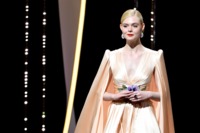 Elle Fanning Sweatshirt #3836662