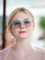 Elle Fanning longsleeve t-shirt #3836707