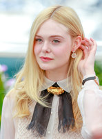Elle Fanning mug #G2471069
