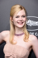 Elle Fanning mug #G2471081
