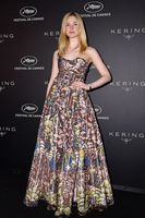 Elle Fanning longsleeve t-shirt #3853837