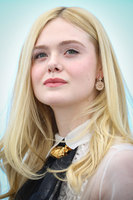Elle Fanning mug #G2471124
