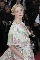 Elle Fanning Sweatshirt #3853882