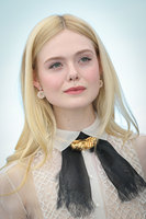 Elle Fanning longsleeve t-shirt #3853890