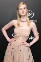Elle Fanning Sweatshirt #3853944