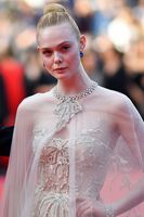 Elle Fanning Sweatshirt #3853948
