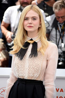 Elle Fanning Sweatshirt #3853986