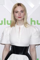 Elle Fanning mug #G2471242