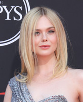 Elle Fanning longsleeve t-shirt #3854019