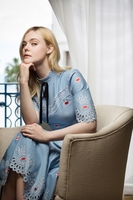 Elle Fanning Sweatshirt #3875350