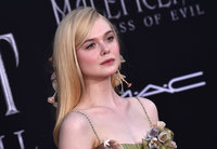 Elle Fanning tote bag #G2512880