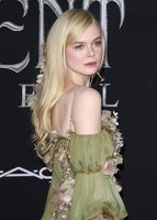 Elle Fanning tote bag #G2512907
