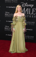 Elle Fanning Sweatshirt #3895660