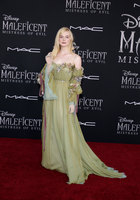 Elle Fanning longsleeve t-shirt #3895665