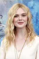 Elle Fanning longsleeve t-shirt #3895677