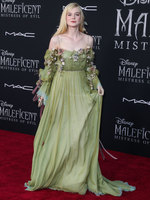 Elle Fanning longsleeve t-shirt #3895700