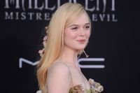 Elle Fanning tote bag #G2512984