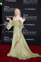 Elle Fanning hoodie #3895740