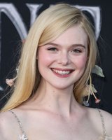 Elle Fanning mug #G2513009