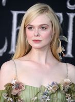 Elle Fanning mug #G2513011